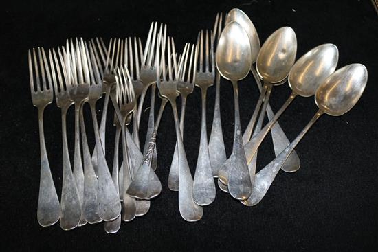 Quantity of flatware